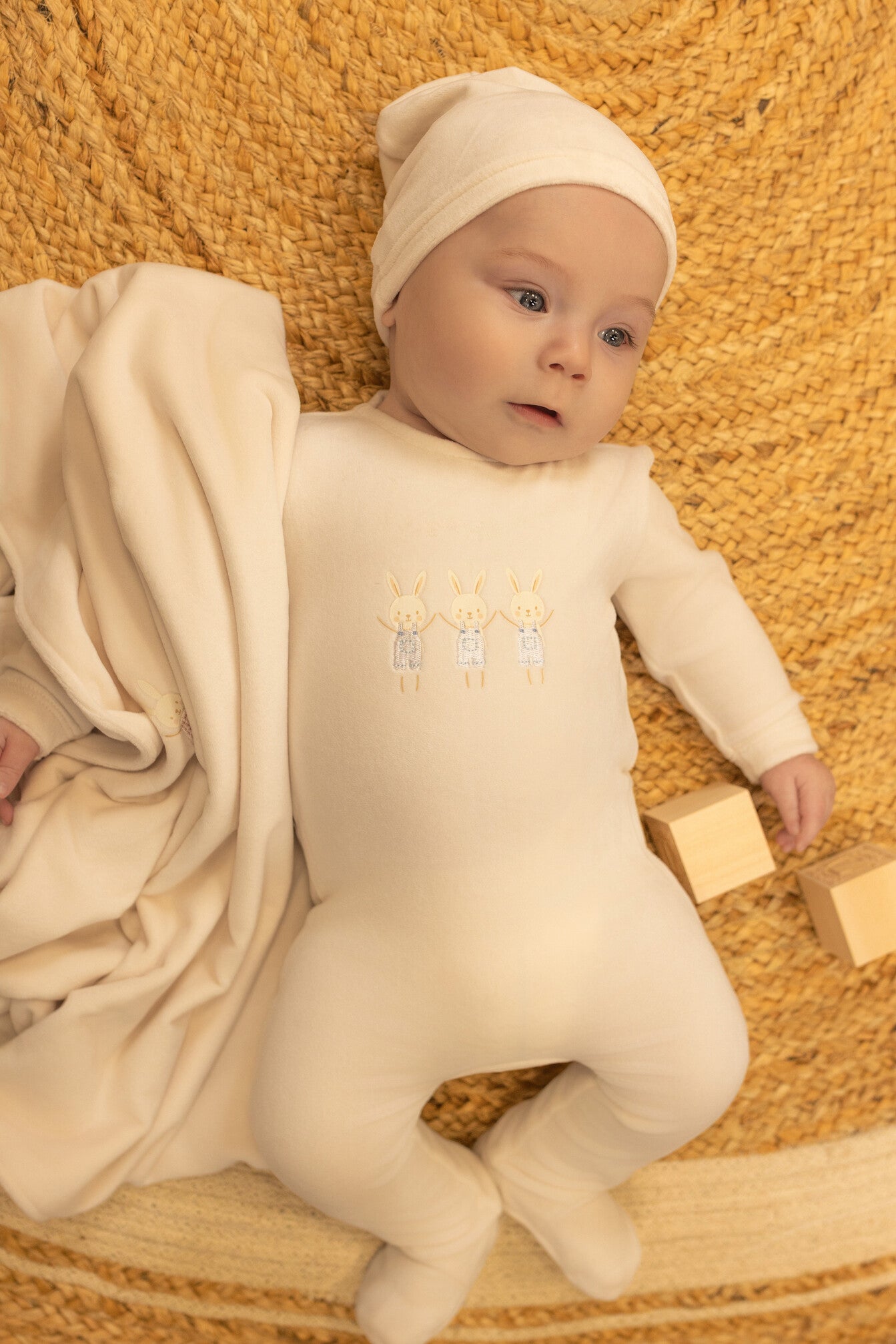 Bunny Off White/Blue Footie