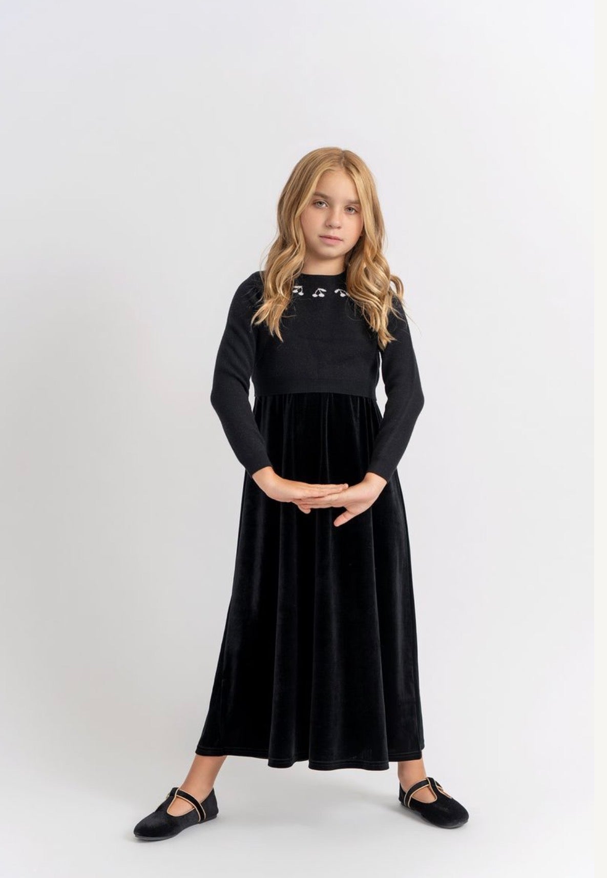 Girls cherry-print robe in black, long sleeves and gathered waist