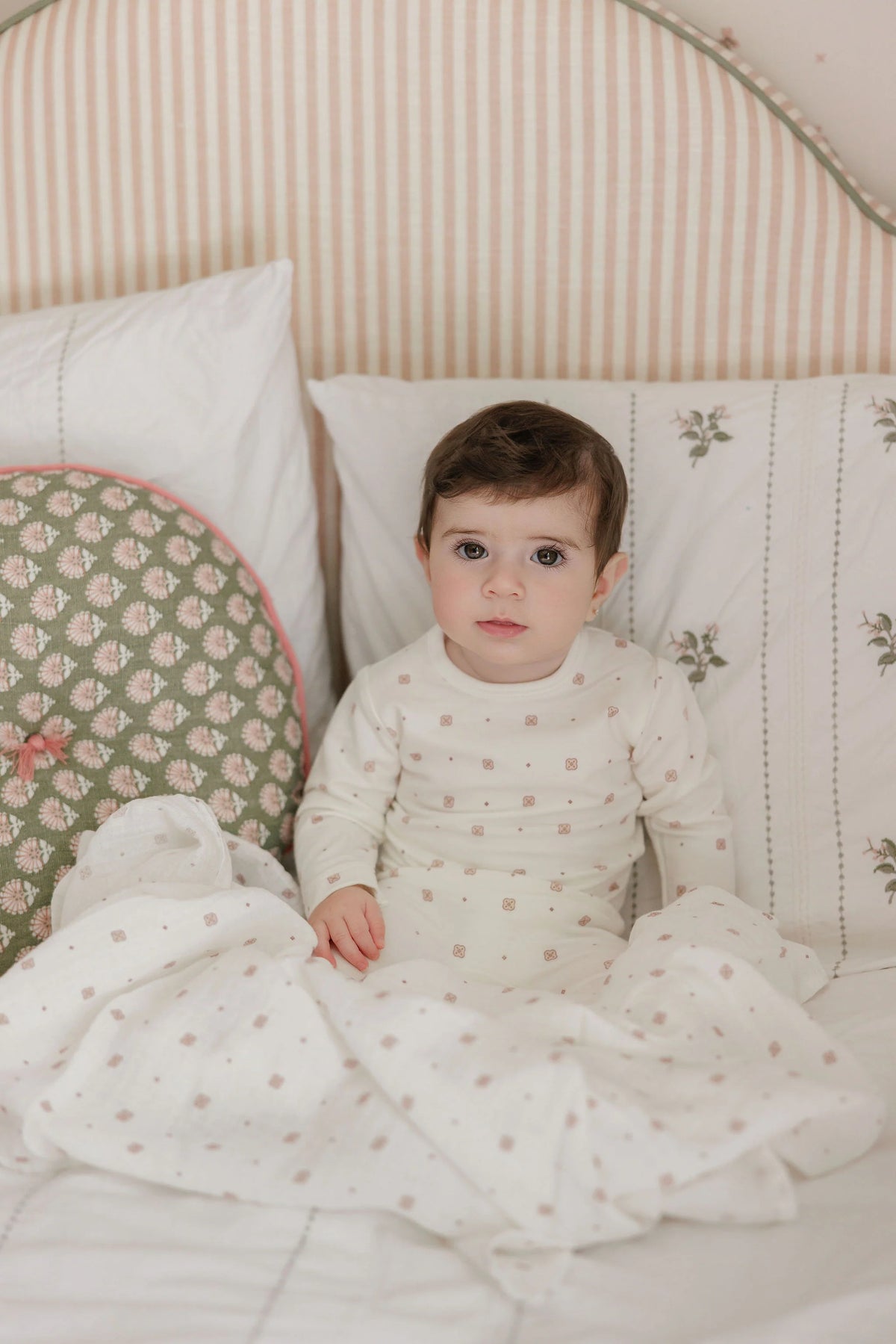 Geometric floral take-me-home set with white long-sleeve footed romper and hat